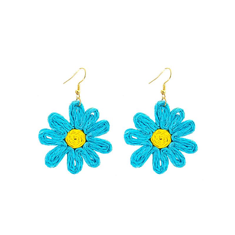 Summer Hand-Woven Small Daisy Earrings, Bohemian Beach Resort Wind Raffia Contrasting Flower Earrings