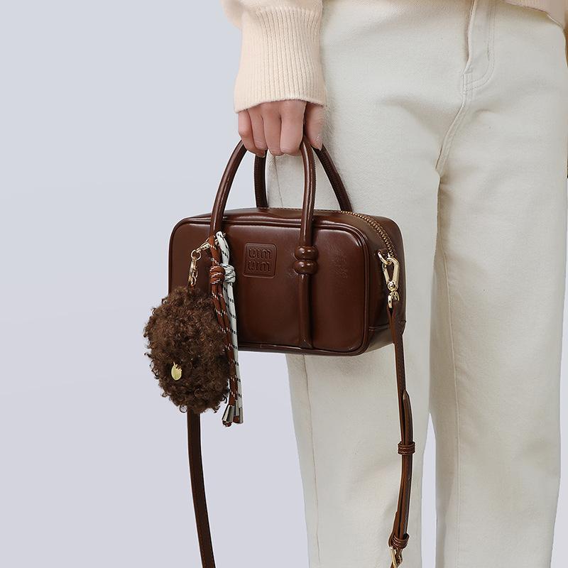 2025 New Autumn Winter Crossbody Bag Handheld Fashion Women's Bag 2025 Small Tote Bag Single Shoulder Pillow Bag Box Bag
