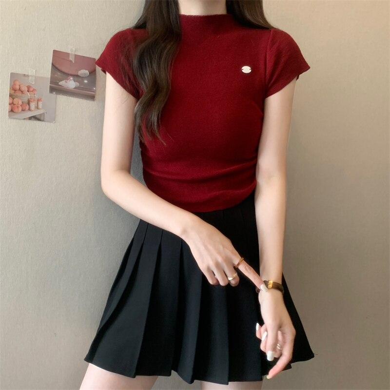 

Женская трикотажная рубашка приталенного силуэта для офиса 2025 Летние топы Блузка с коротким рукавом Воротник-стойка Однотонные рубашки Женская одежда 25250 One Size бордовый