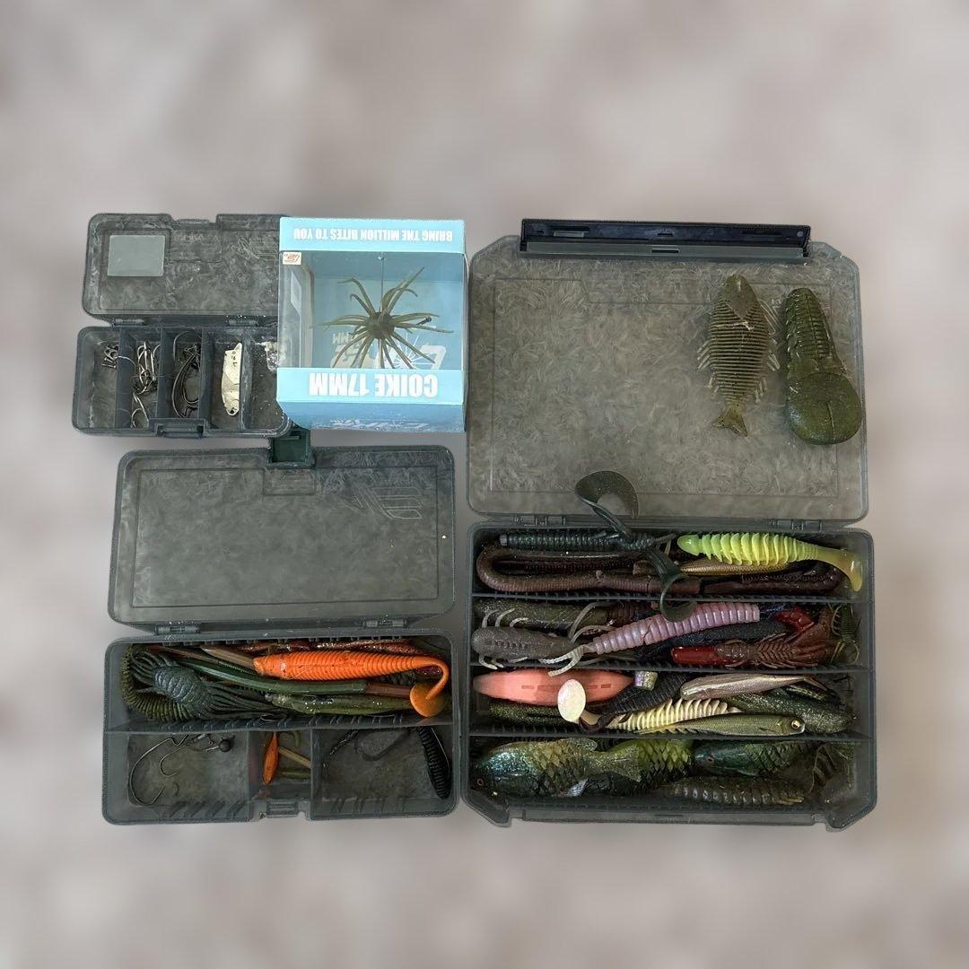 Used Bass fishing retirement set large quantity of worms