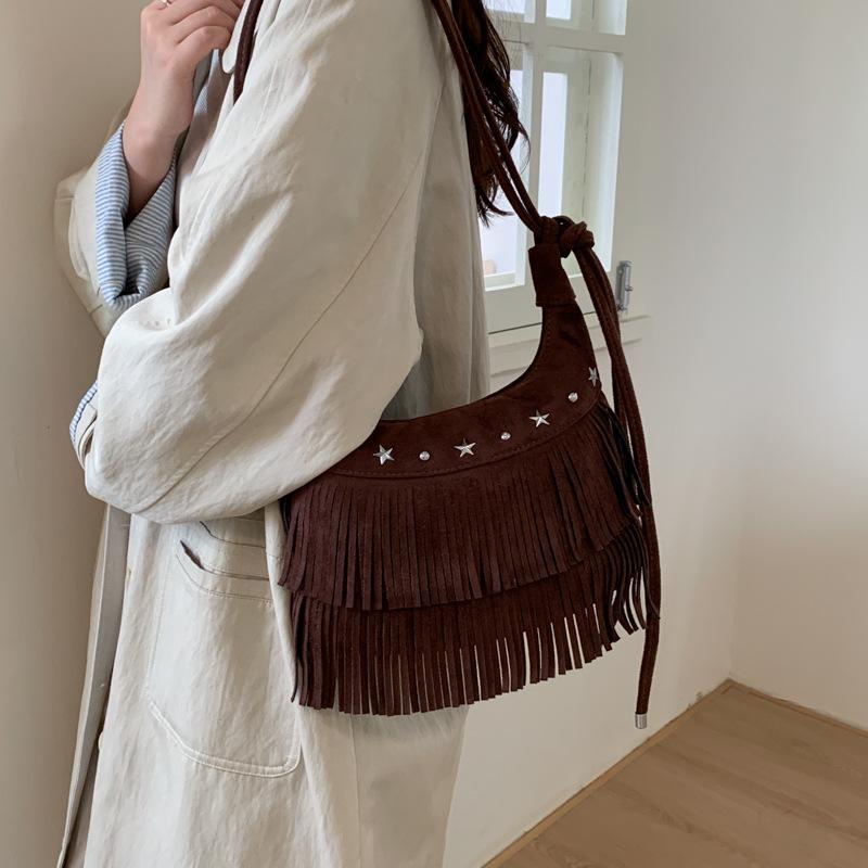 Retro tassel bag women's fashion casual foreign style shoulder messenger bag personalized rivet dumpling bag