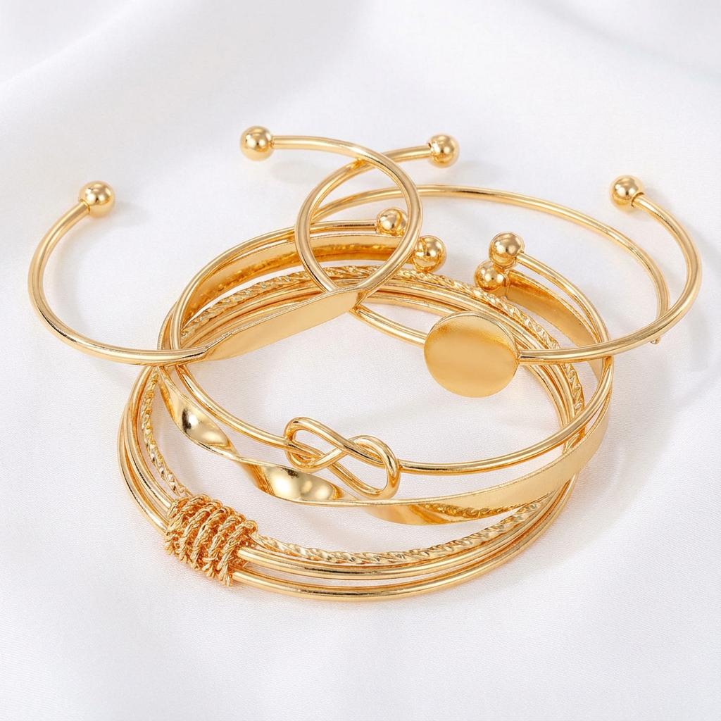 Metal Chain Bracelet for Women, Versatile & Chic. 9x9cm, Adjustable, Elegant, Perfect for Everyday Wear