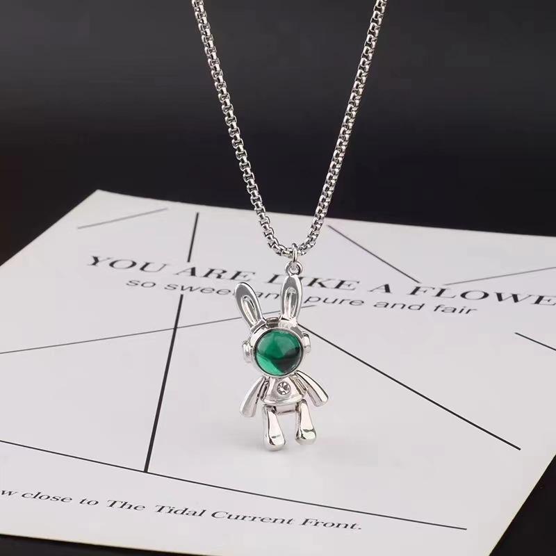 Bewegliche Weltraum-Kaninchen-Halskette Herren- und Damen-Pulloverkette Premium Vielseitiger Cartoon-Anhänger