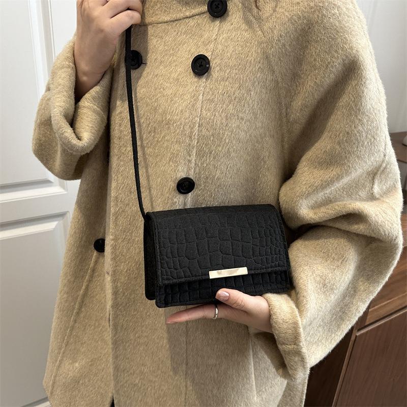Retro trendy felt shoulder bag new casual handbag stone pattern fashion simple messenger small square bag