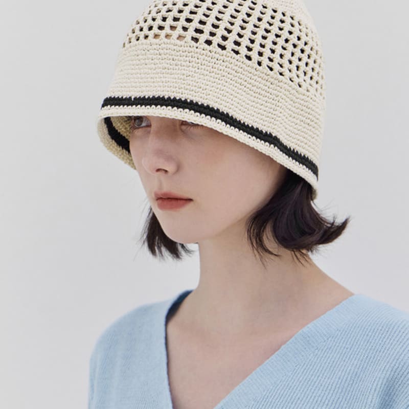 VARZAR VA Top Button Knit Crochet Bucket Hat Cream