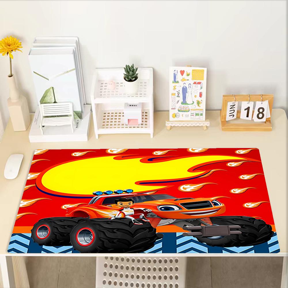 Tappetino Mouse Tema Camion, Base in Gomma Antiscivolo, Multifunzionale per Ufficio e Casa, Perfetto per la Personalizzazione dello Spazio di Lavoro.