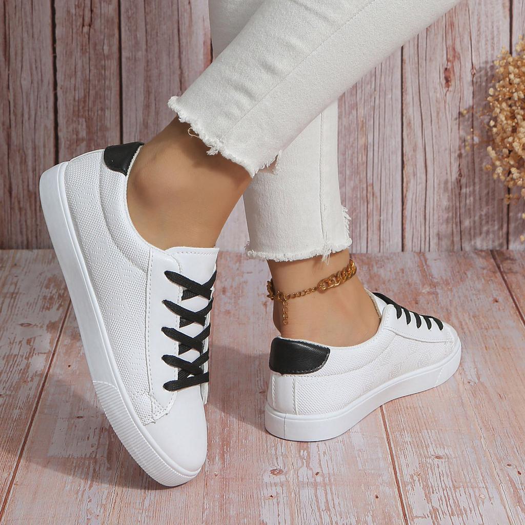 Neue Herbst Schnürschuhe kleine weiße Schuhe Damen flacher Boden Mode weißes Brett Paar Freizeitschuhe Außenhandel
