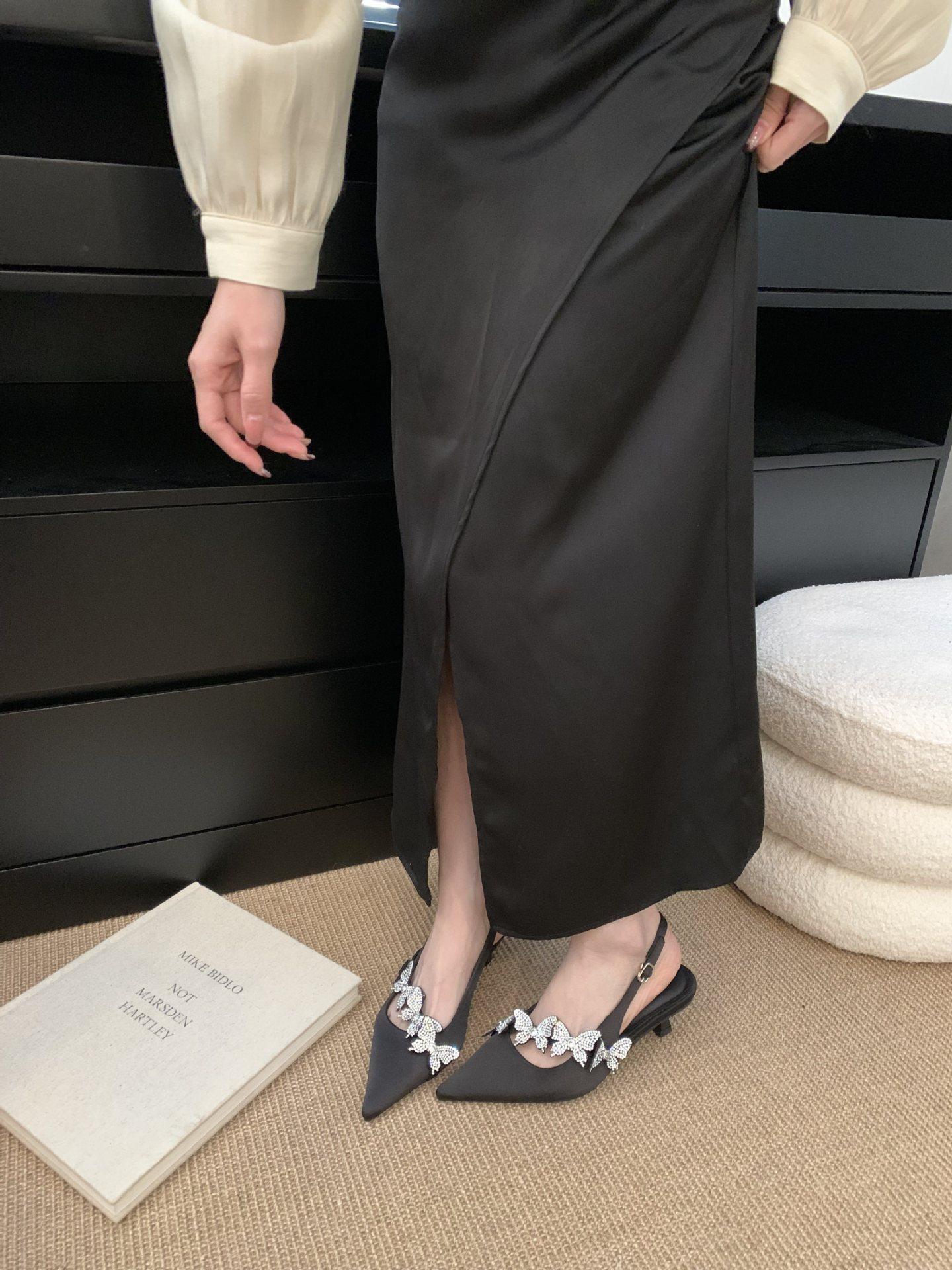 

French light luxury rhinestone bag head sandals women s 2025 new satin pointed stilettos temperament thin low heels 39 абрикосовый