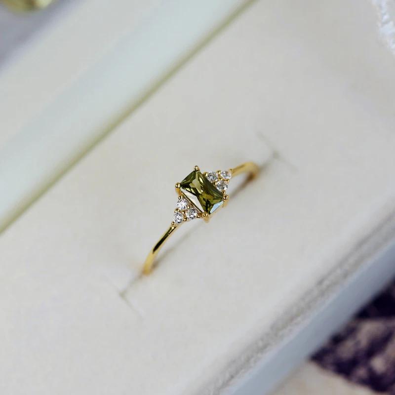 Neu in Kleinem Frischem Moosgrünem Quadrat Glänzender Edelstein Extrem Gestapelter Ring Mode Vintage Fortgeschrittener Sinn Feiner Schmuck für Frauen