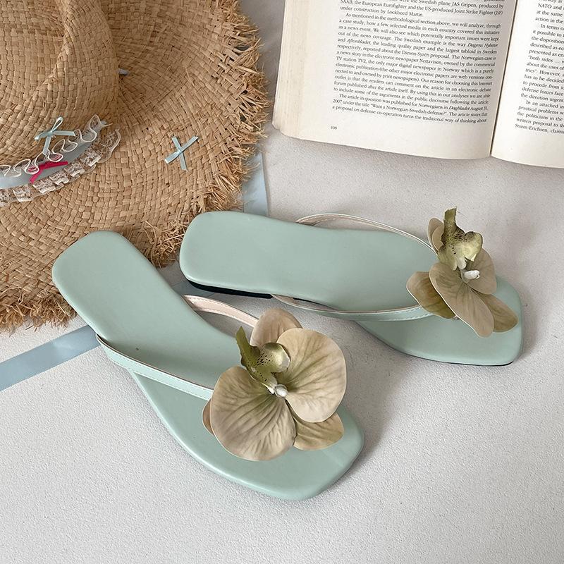 Temperament Flower Fairy Style Flat Flip-flop Shoes Women's Summer Wear 2025 New French Premium Soft Sole Sandals