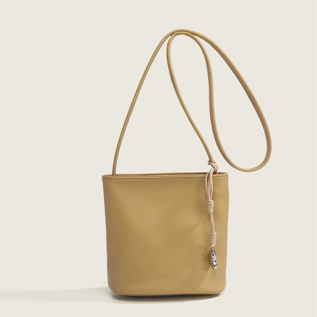 Summer High-End Red Bucket Bag for Women 2025 New Single Shoulder Crossbody Bag Light Luxury Niche Commuter Phone Bag