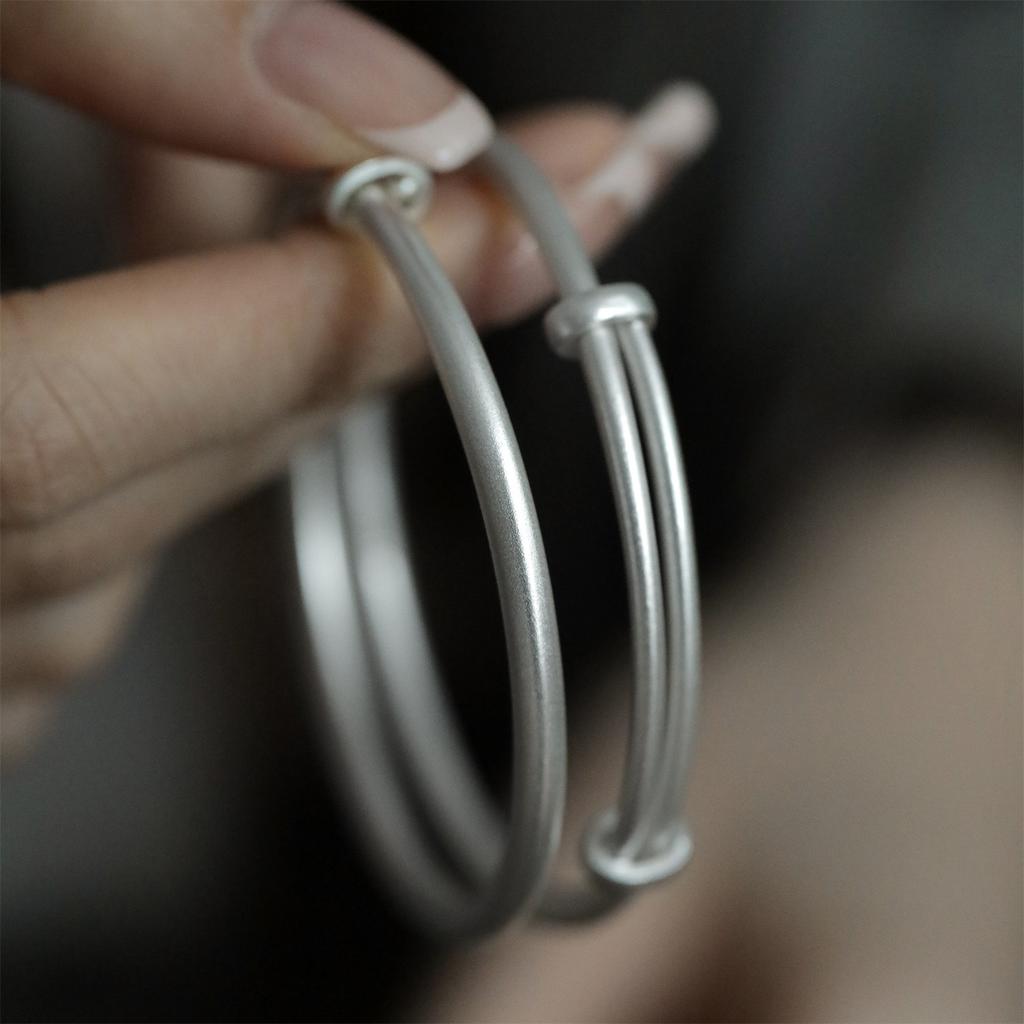 The Inner Diameter of the Matte Push-pull Bracelet Is About 5.6cm, the Niche Design Feeling, the Ring Is Simple and Versatile, and the Bracelet