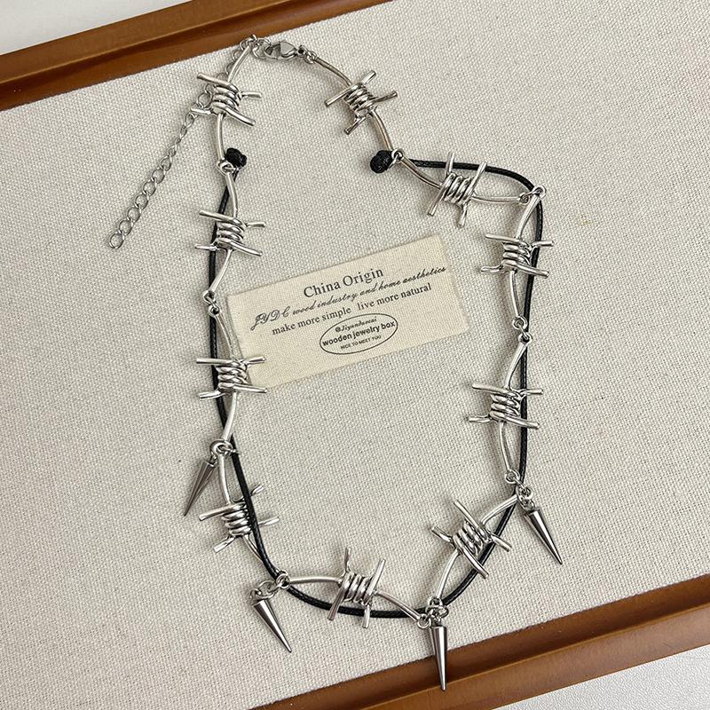 Punk Metall Dorn Nieten Choker Halskette für Männer Frauen Gothic Hip Hop Doppellagige Schlüsselbeinkette Halskette Y2K Schmuck Accessoires