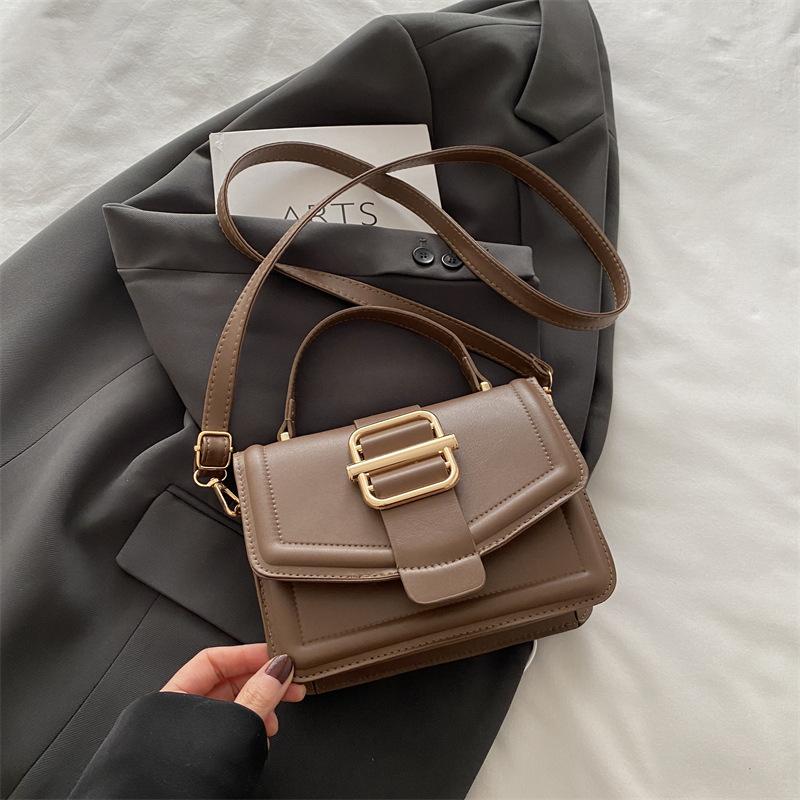 

Женская простая темпераментная новая сумочка 2025 весна и лето новая однотонная на плечо сумка-мессенджер маленькая квадратная сумка