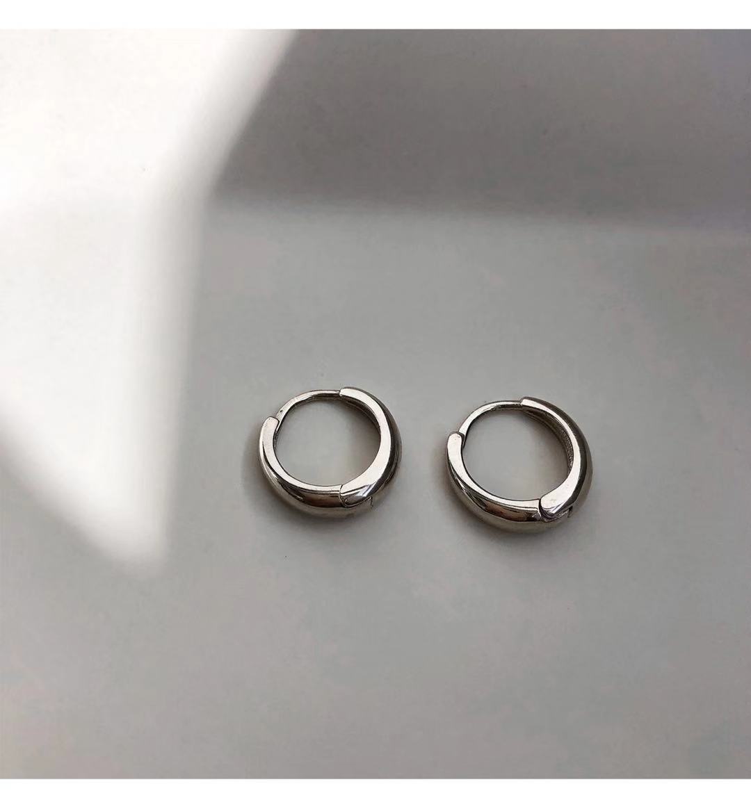 

Minimalism Retro French Romantic Metal Small Circle Hoop Earrings New Fashion Korean Jewelry For Woman Students Simple Earring срібний