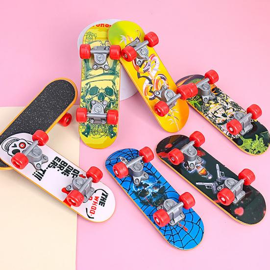 Mini Finger Skateboard Toys for Kids Boys Stress Relief Finger Toy Precision Control Finger Game for Improving Concentration And Reaction