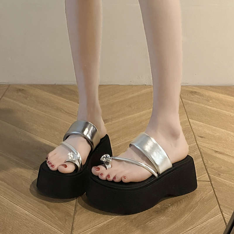 Thick-bottomed Set of Toe Cool Slippers for Women's Summer Wear 2025 New Models with Skirts, High-end Super Fire Silver Beach One-word Drag