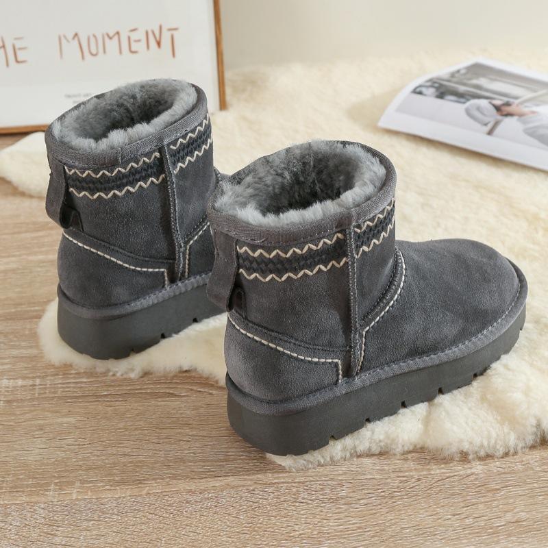 Fur Integrated Snow Boots Women's Winter 2025 New Piled Thickened Warm Short Tube Non-slip Thick-soled All-wool Cotton Shoes