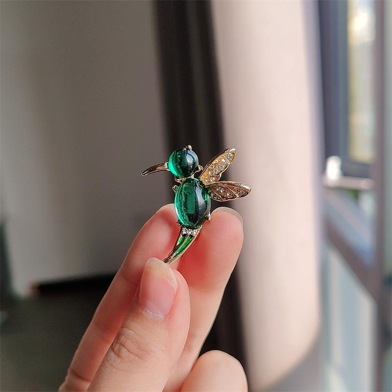 High-End Temperament Hummingbird Brooch Fashion Versatile Opal Bird Pin Cardigan Anti-Light Corsage For Men And Women