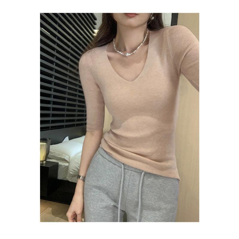 A Charming and Elegant Slim-fitting Mid-sleeve Sweater for Women Unique and Beautiful Inner Layering Top for Spring and Autumn