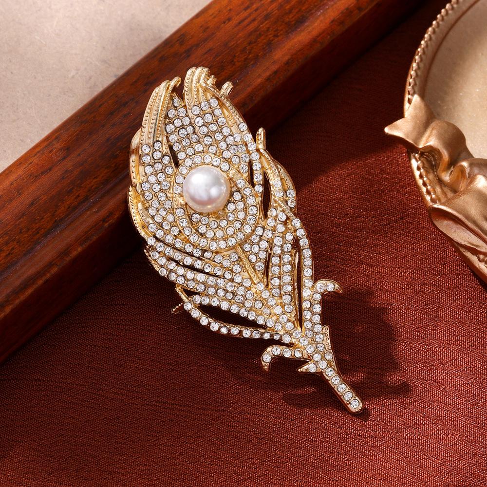 

Fashion high sense light luxury versatile diamond feather brooch retro style blazer accessories corsage pin