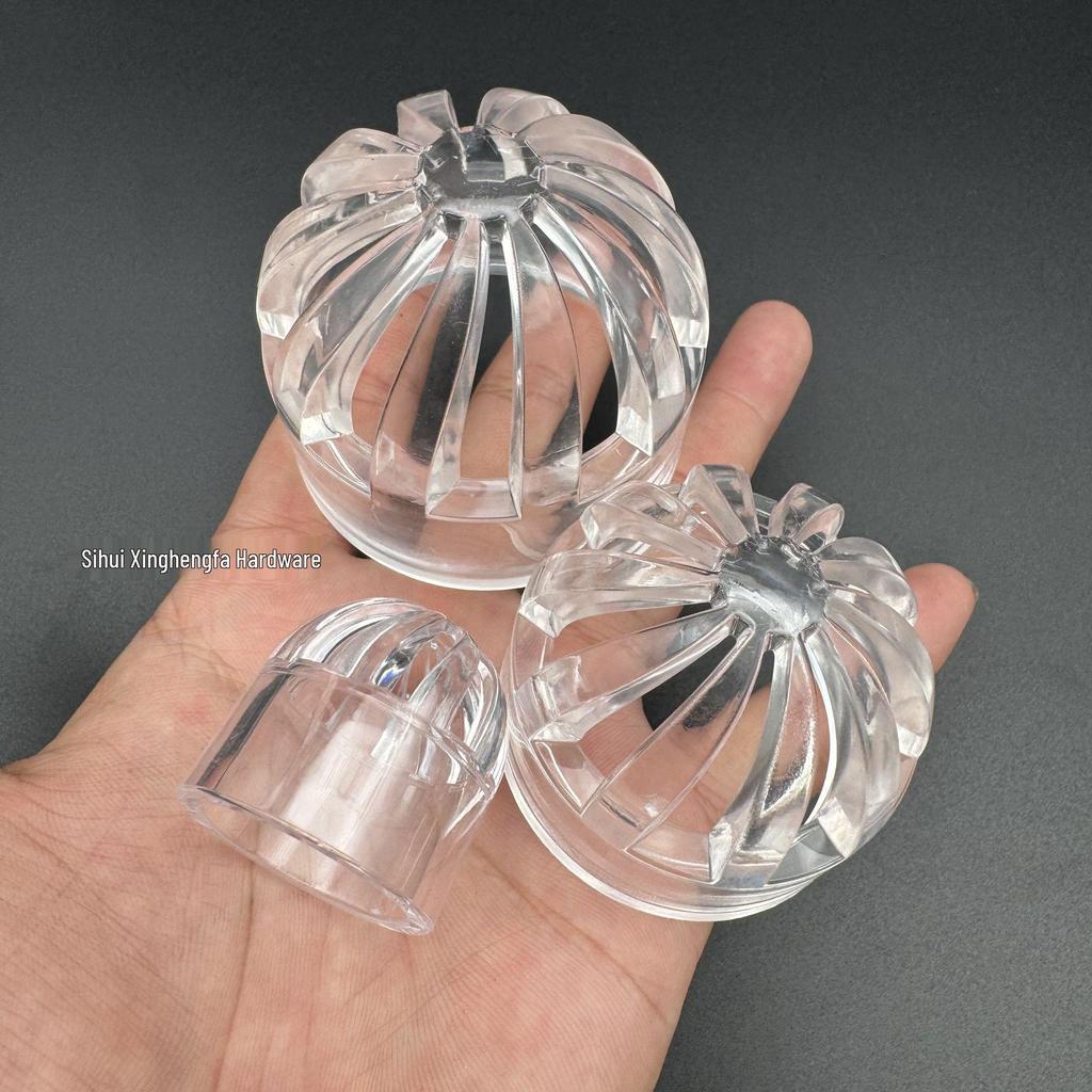 Transparenter atmungsaktiver Deckel mit Wasserstandsanzeige, Anti-Saug-Funktion, Überlaufanschluss und durchlässiger Abdeckung für Fischkorb.