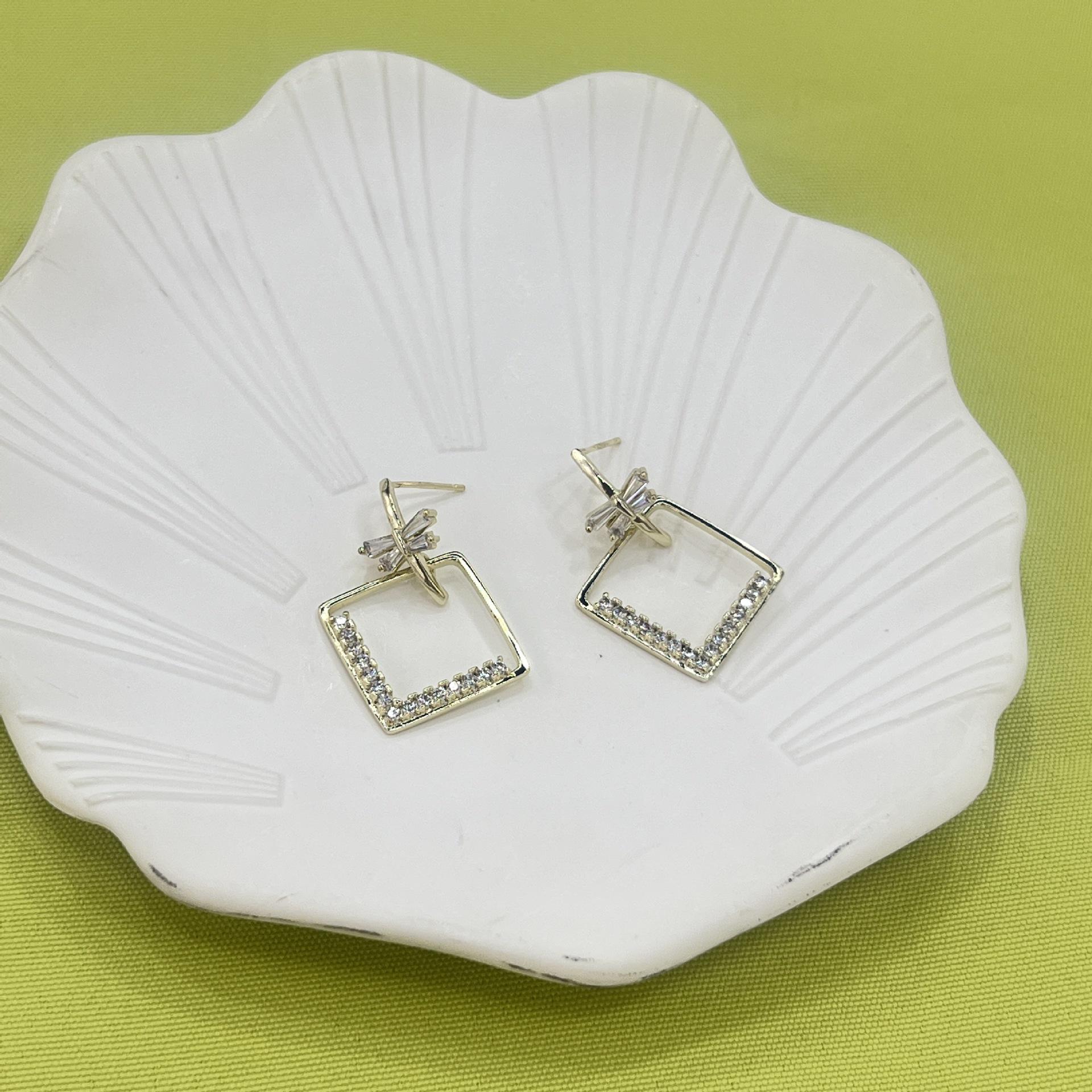 

Elegant Double Circle Earrings - Korean Dongdaemun Style, Simple and Trendy золотой