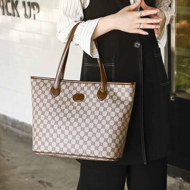 Large Capacity Commuting Underarm Bag New Women's Bag Texture Letter Printing Color Blocking Tote Bag Versatile Shoulder Bag