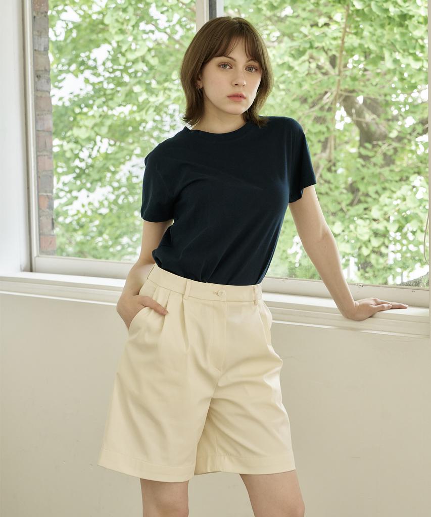 ARMOIRESECRET Ivory Bermuda Pants