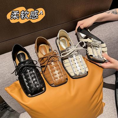 Gewebte hohle Römersandalen Damen Weiche Sohlen 2024 Neue Retro Nischen Damen Schuhe Eckiger Zehenriemen Kopf Sandalen