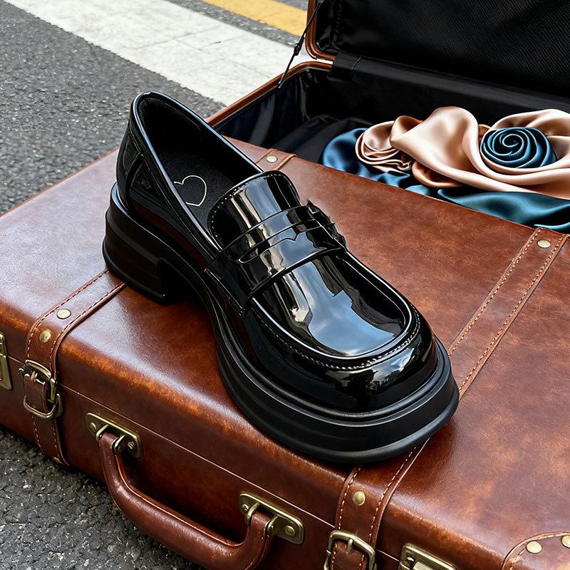 Round head platform British college style loafers 2025 winter new casual versatile one-pedal small leather shoes single shoes
