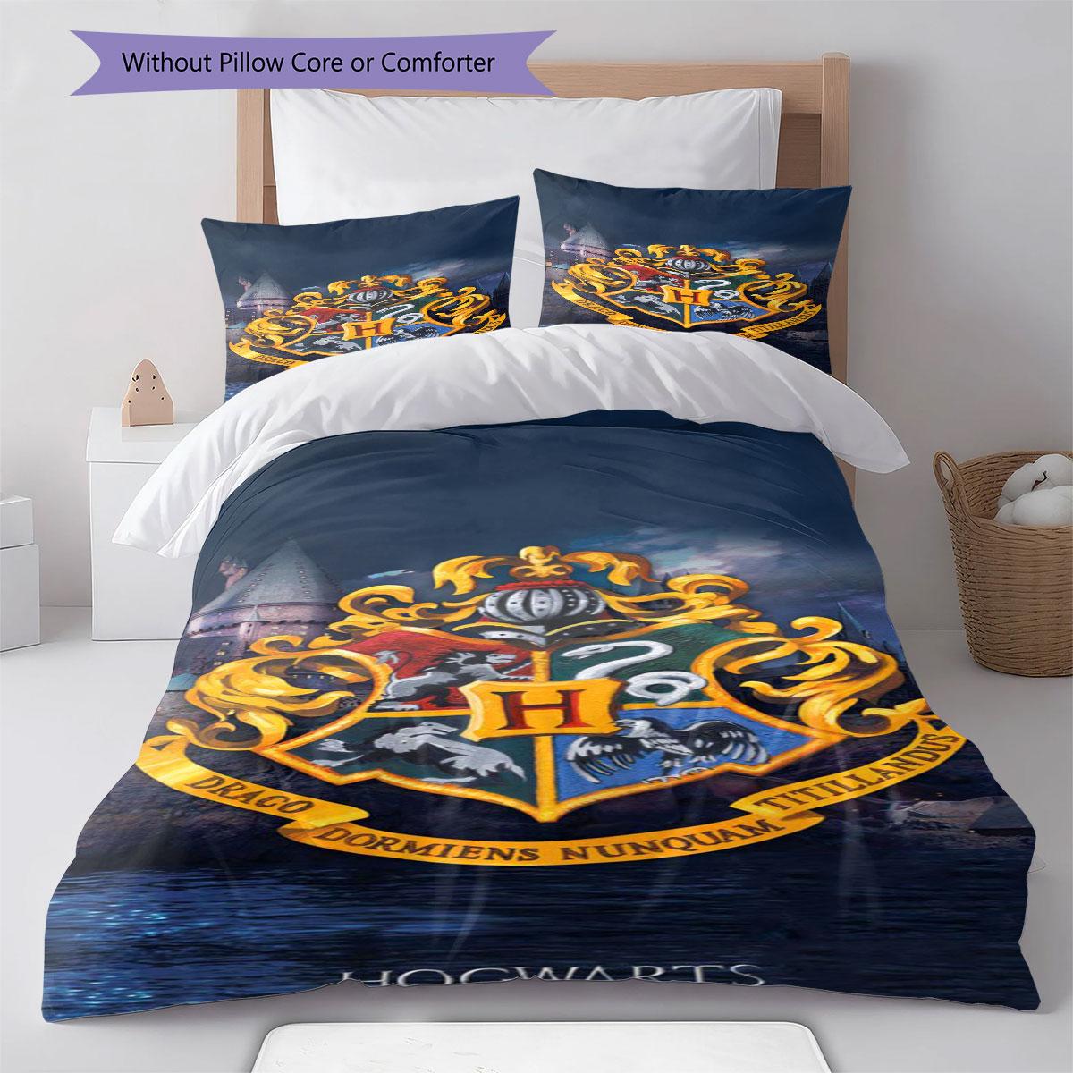 

Super soft Harry Potter print bedding set - 1 bedspread, 2 pillowcases (pillow inserts not included), perfect as a gift. 135x200cm