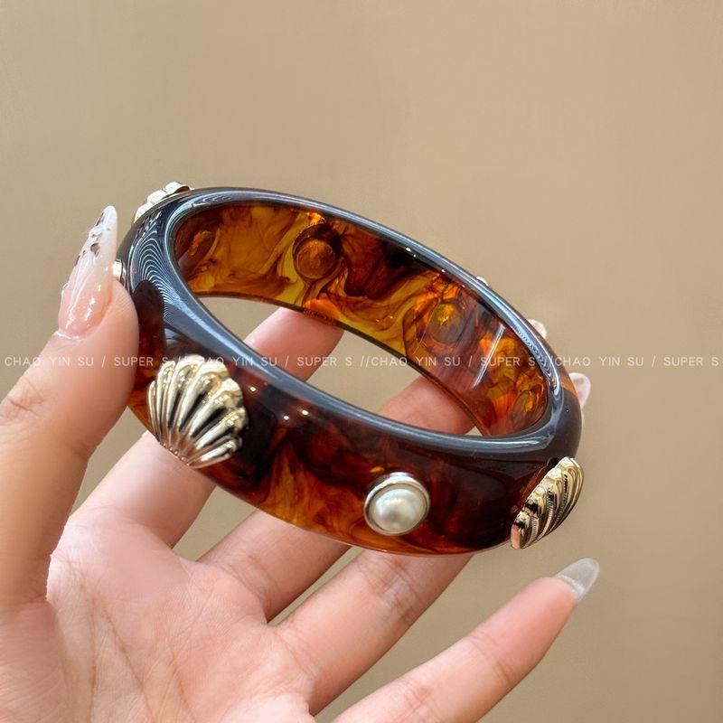 

Maillard Brown Resin Shell Pearl Bracelet for Women, Bohemian Retro Seaside Bracelet, Exaggerated Bracelet Brown | Shell Pearl Resin Bracelet