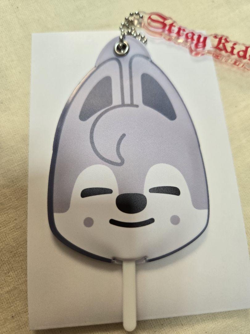 

[USED] Banchan StrayKids dominATE Sukizu mini fan keychain