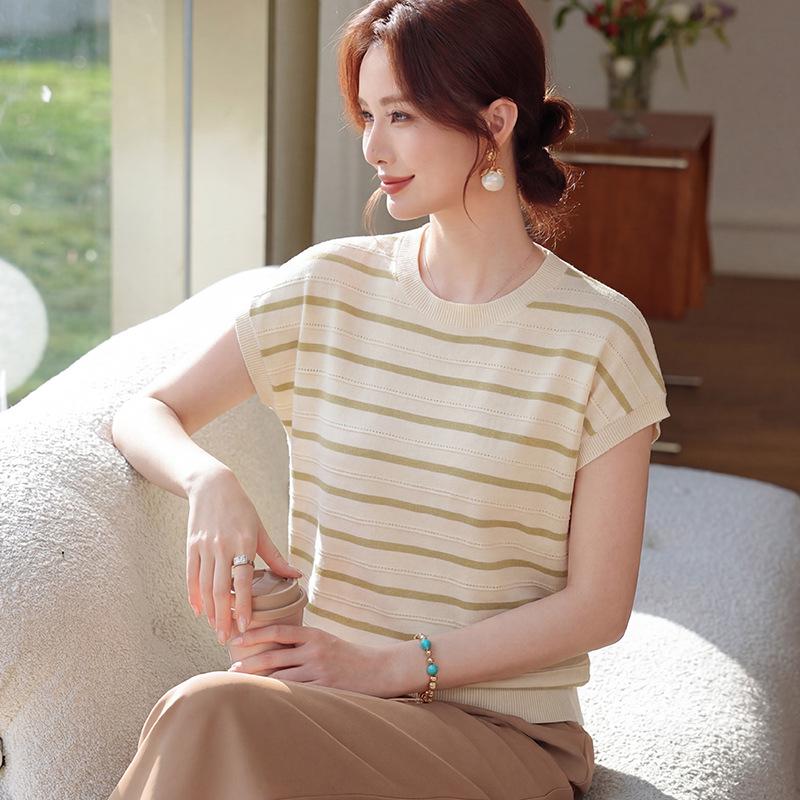 

2026 New Style: Knitted Ice Silk Short-Sleeve Loose T-Shirt for 50-Year-Old Moms 3XL (120-135 lbs)