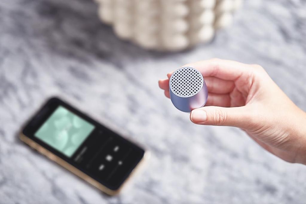 LEXON Wireless Speaker Light Up To 3 Hours of Continuous Playback C Wireless Charging Connects To 2 Devices Microphone Selfie Shutter Function Mino+