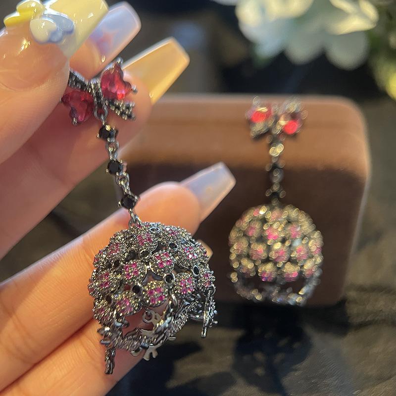 

Серьги-шарики Carousel Bow с объемным сердечком Love Zircon Color Gold Plated Light Luxury Ear Jewelry