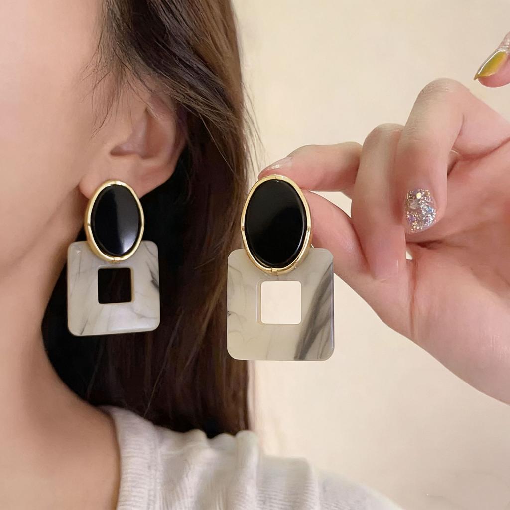 Hong Kong Style Rendering Geometric Square Personalized Earrings Feeling Dripping Earrings Versatile Earrings