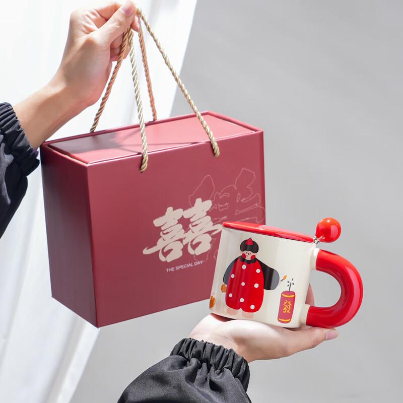 Festive Ceramic Mug with Lid and Spoon Gift Box Set