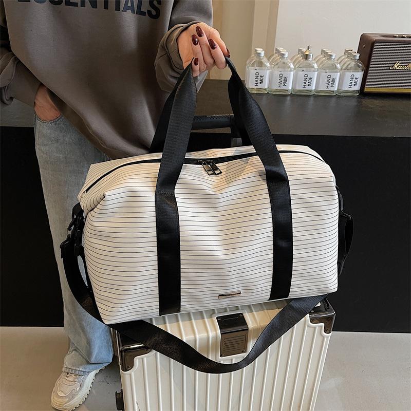 Striped large capacity travel bag lightweight trendy fashion tote bag storage lightweight shoulder bag boarding bag