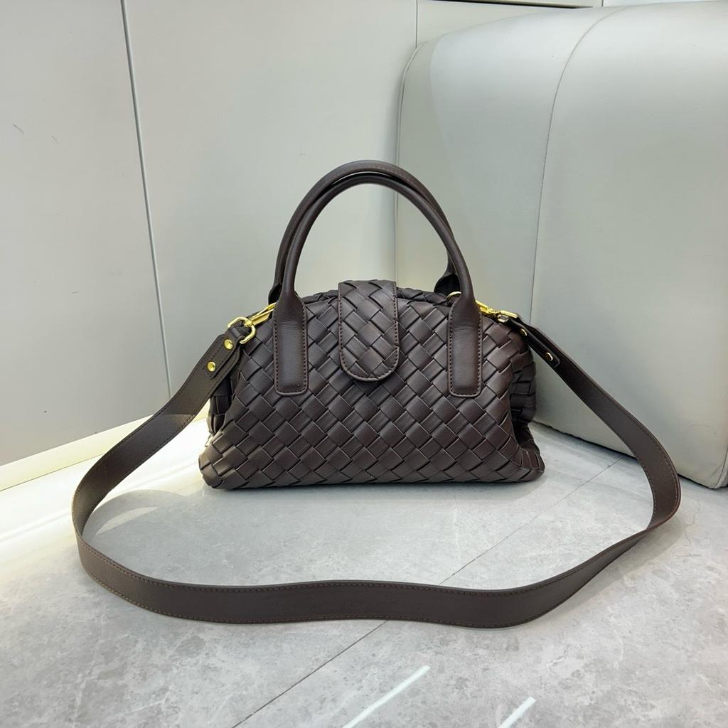 2026 leather cross-border new cloud bag woven portable shoulder crossbody magnetic bowling Boston bag women