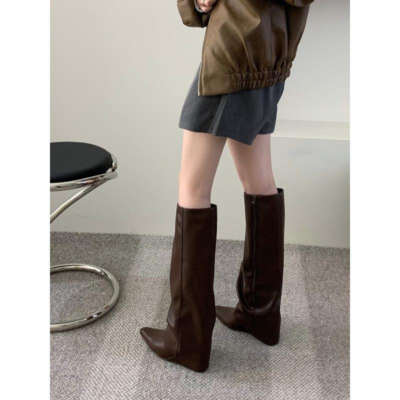 

2025 autumn and winter new fashion versatile fashion pointed trouser boots women s high boots but knee boots thick heel 39