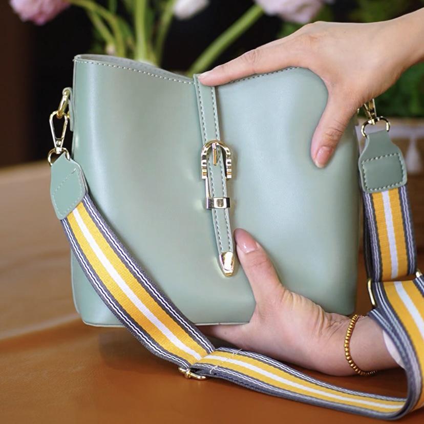2025 Autumn Versatile Ladies' Fashion Textured Single Shoulder Crossbody Bucket Bag