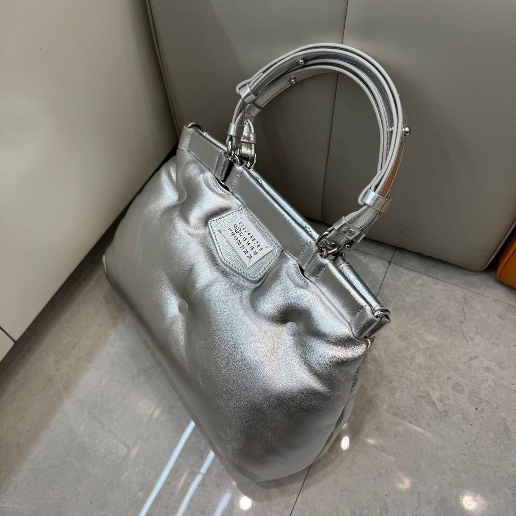 2026 Zahraniční obchod Ovčí kůže Polštářová taška Velká kapacita Módní Všestranná Měkká taška jako oblak Tote Přenosná Večerní taška Ženy