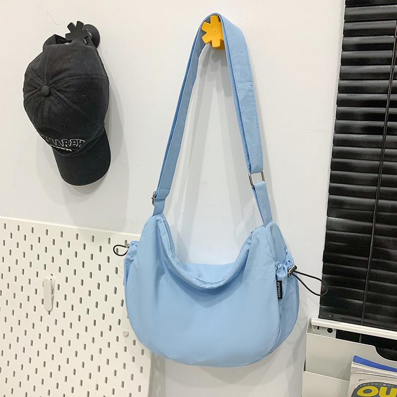 Bag women's large capacity 2025 new solid color casual shoulder messenger bag class commuting niche design dumpling bag