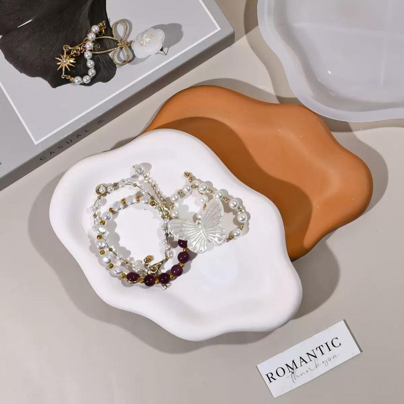 1 PCS 3D Diy Cloud Shape Resin Tray Silicone Mold Asymmetrical Oval Design Great For Jewelry Storage Aroma Plaster Candle Mould