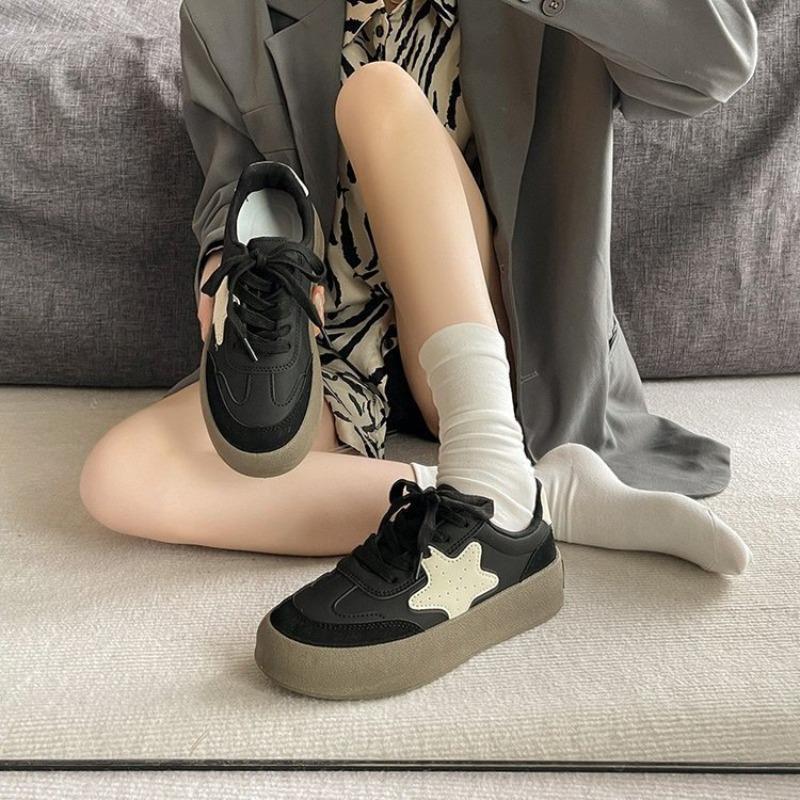 Thick-soled Star White Shoes Women's Autumn New Lightweight Versatile Non-slip Sports Shoes Casual Board Shoes