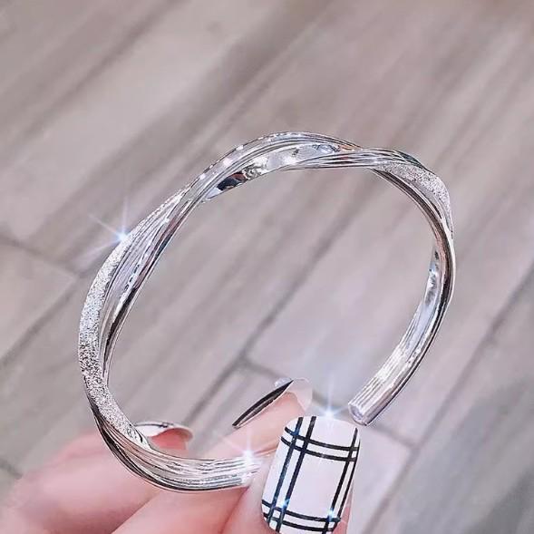 High-End Mobius Wrap Bracelet: Intertwined Twisted Rope Design for Women - Perfect Couple's Gift