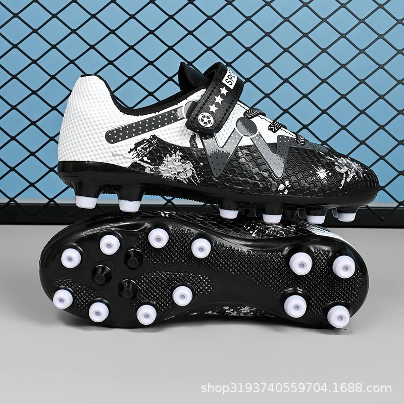 Hook and Loop Breathable Children's Football Shoes In Spring and Summer Campus Football Sports Shoes Professional Anti-skid Training Shoes.