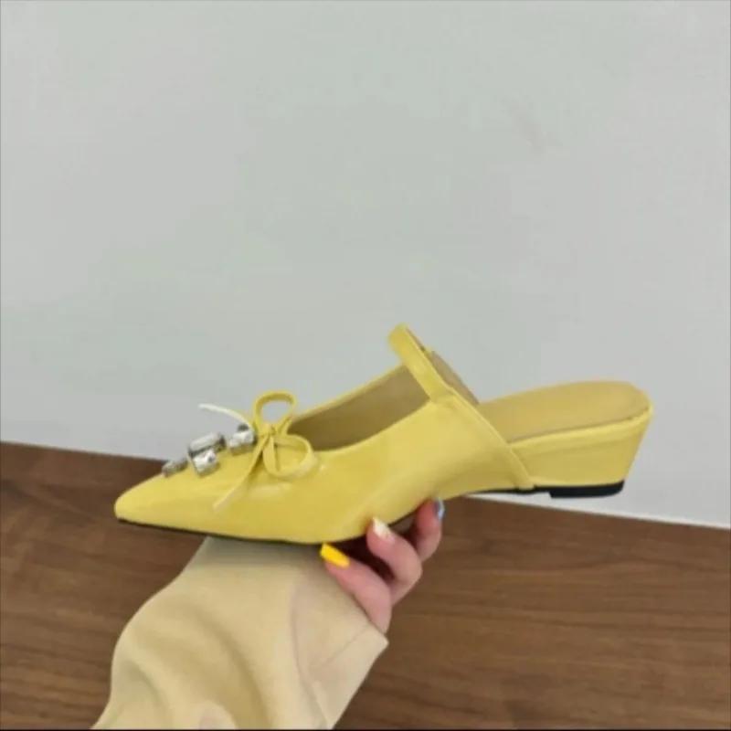 

Fashion 2025 Summer New Closed Toe Low Heel Women s Slipper Elegant Dress Sandals Women with Rhinestones Butterfly-knot Fashion Slippers 35 жёлтый